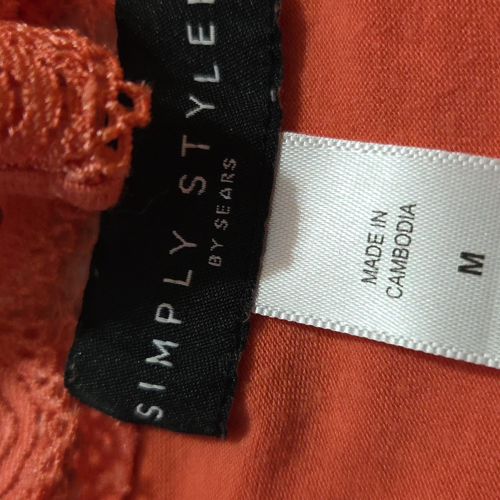 SIMPLY STYLED TSHIRT - Picture 2 of 3
